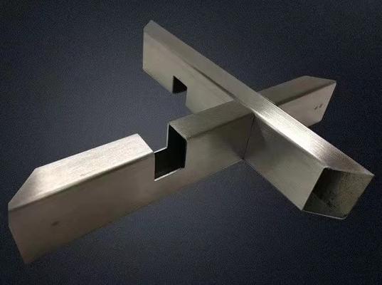 taglio del laser della metropolitana di CNC di 5mm